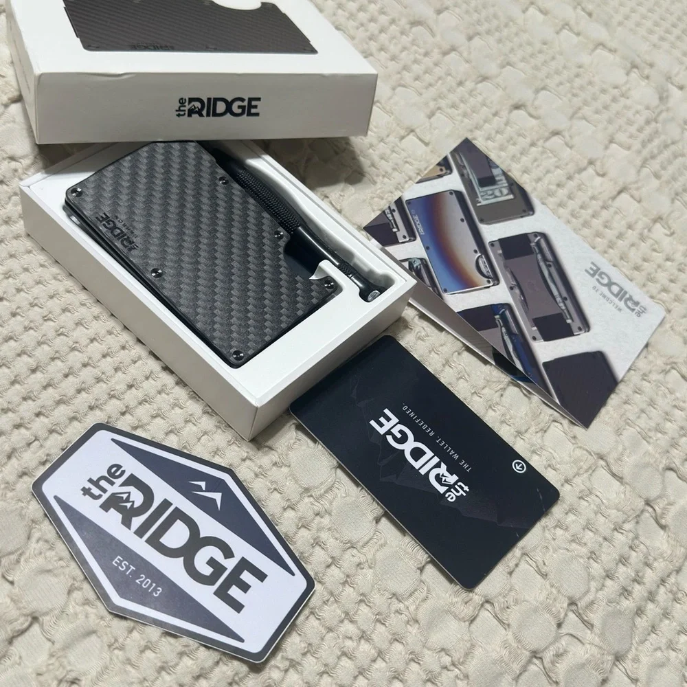 Ridge Carbon Fiber Wallet 3k weave and air tag money clip** carbon fiber